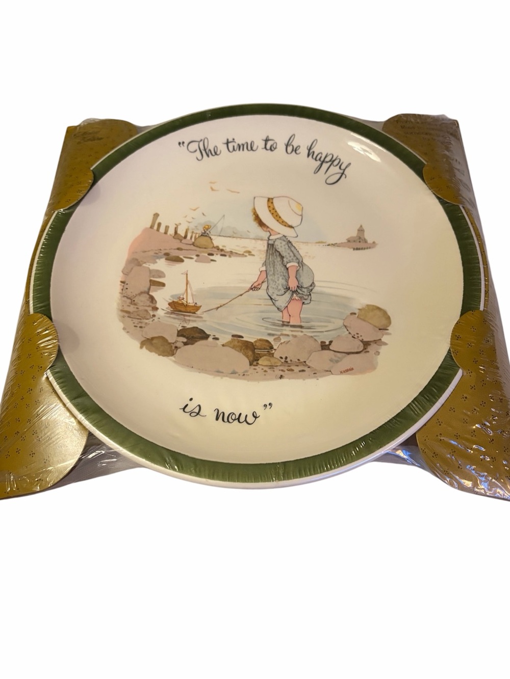 Vintage Collectible “Holly Hobbie” decorative plate in original packaging.